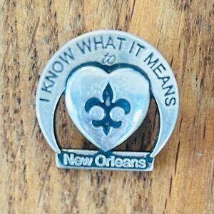 Sterling silver 2005 hurricane Katrina New Orleans commemorative pin